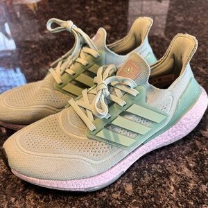 Adidas Green Athletic Shoes with Breathable Mesh and Supportive Heel